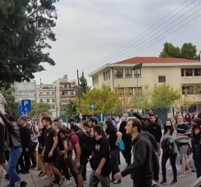 ''Άγρια Δύση'' η Θεσσαλονίκη: Τα βίαια επεισόδια έξω από σχολείο - Τα μαχαιρώματα, οι κουκούλες & οι ξυλοδαρμοί (φωτό - βίντεο)