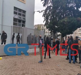 Θεσσαλονίκη: Νέα ένταση στο ΕΠΑΛ Σταυρούπολης - Κουκουλοφόροι βγήκαν από το σχολείο, πέταξαν πέτρες & μολότοφ - Κυρίως Φωτογραφία - Gallery - Video