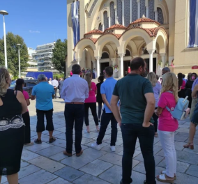 Λιολιώ Κολυπέρα: Φίλοι & συγγενείς αποχαιρέτησαν με σπαραγμό ψυχής την Πρόεδρο του Συλλόγου “Άλμα Ζωής” Αχαΐας - Φορούσαν όλοι ροζ μπλουζάκια (φωτό) 