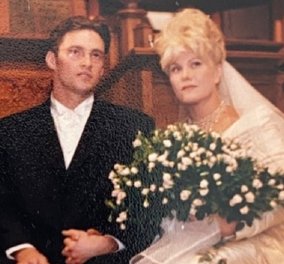 Όλο το love story του  Hugh Jackman & της Deborra-Lee: 13 χρόνια διαφορά - γάμος στους 11 μήνες - οι αποβολές - οι υιοθεσίες - η καραντίνα που τους έδεσε (φώτο-βίντεο) 