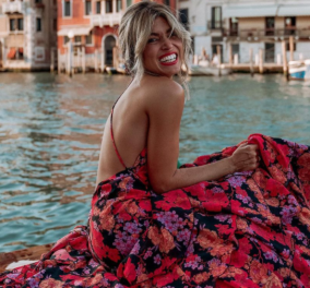 ''Πρωταγωνίστρια'' στη Βενετία η δική μας Βάσια Κωσταρά - Συγκλο φωτό με κόκκινο φόρεμα πιο θηλυκό από ποτέ 