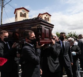 Στην κρητική γη αναπαύεται ο οικουμενικός Μίκης Θεοδωράκης - Ρίγη συγκίνησης στην κηδεία,  δάκρυσε η ΠτΔ, με ριζίτικο ο αποχαιρετισμός του (φωτό - βίντεο) - Κυρίως Φωτογραφία - Gallery - Video