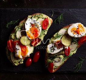 Ντίνα Νικολάου: Ταρτίνες με κρέμα αβοκάντο, ωμά λαχανικά & αυγό - ένα ελαφρύ πρωινό που θα σας γεμίσει ενέργεια