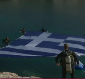 Εκπληκτικό: Κατάδυση με ελληνική σημαία 84 τετραγωνικών έκαναν στη λίμνη Βουλιαγμένης δύτες για την 28η Οκτωβρίου - Δείτε το βίντεο) 