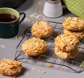 Αργυρώ Μπαρμπαρίγου: Μας φτιάχνει μπισκότα αμυγδάλου -  Εύκολη συνταγή ιδανικά για τον καφέ και κεράσματα