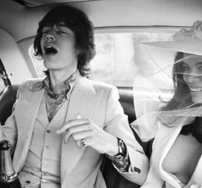 Mick & Bianca Jagger: To μυθικό stylish ζευγάρι των 70'ς - Η νύφη με το αξεπέραστο λευκό σακάκι χωρίς σουτιέν - Σπάνιες φώτο  - Κυρίως Φωτογραφία - Gallery - Video