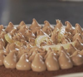 Στέλιος Παρλιάρος: Μας φτιάχνει τούρτα namelaka - Με σοκολάτας γάλακτος & άρωμα λεμονιού - Κυρίως Φωτογραφία - Gallery - Video