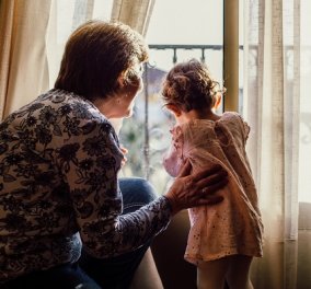 Συναισθηματική ενσυναίσθηση: Οι γιαγιάδες μπορεί να νιώσουν πιο δεμένες με τα εγγόνια, παρά με τα παιδιά τους  - Κυρίως Φωτογραφία - Gallery - Video