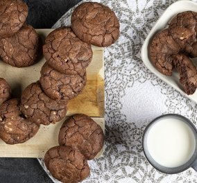 Άκης Πετρετζίκης: Soft cookies σοκολάτας - Για το σερβίρισμα προτιμήστε ένα ποτήρι ζεστό γάλα  - Κυρίως Φωτογραφία - Gallery - Video