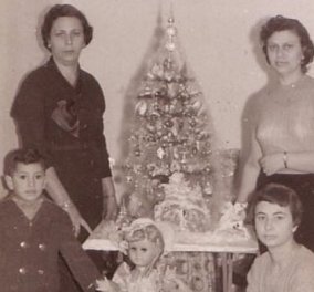 Λευτέρης Λαζάρου: Η χριστουγεννιάτικη φωτό από το παρελθόν ξύπνησε αναμνήσεις στους followers του - Κυρίως Φωτογραφία - Gallery - Video