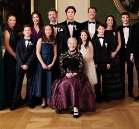 Η βασίλισσα Μαργαρίτα της Δανίας με την αδερφή, τα παιδιά, τις νύφες & τα εγγόνια της - η φωτό για τα 50 χρόνια στον θρόνο - Κυρίως Φωτογραφία - Gallery - Video