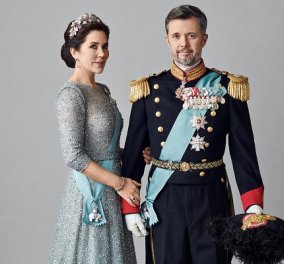 Έτοιμη για τον θρόνο η πριγκίπισσα Μαίρη της Δανίας: Η σύζυγος του διαδόχου κλείνει τα 50 & ποζάρει με royal τουαλέτα (φωτό) - Κυρίως Φωτογραφία - Gallery - Video