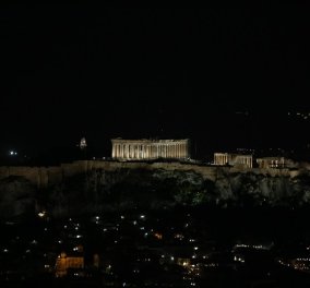 Τα φώτα έσβησαν για την «Ώρα της Γης»: Ακρόπολη, Βουλή, Προεδρικό, Σταύρος Νιάρχος, Τεχνόπολη (φωτό & βίντεο)