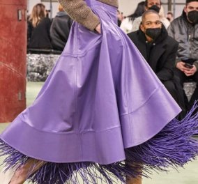 Η φούστα - έκπληξη της Bottega Veneta είναι έμπνευση του νέου creative director Matthieu Blazy - Συγκλό! (φωτό & βίντεο)
