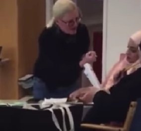 «Ξέρεις τι είναι το πέος; Πες τοοο»: Σουηδέζα καθηγήτρια ουρλιάζει σε μουσουλμάνα μαθήτρια & τρομοκρατεί μια άλλη (βίντεο) - Κυρίως Φωτογραφία - Gallery - Video