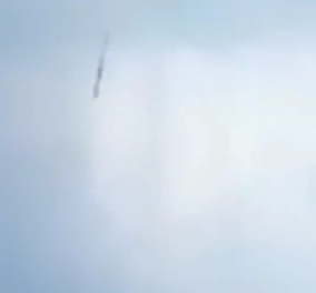 Σοκαριστικό βίντεο: Δείτε το Boeing 737 της China Eastern Airlines να πραγματοποιεί κάθετη βουτιά προς το έδαφος (φωτό)
