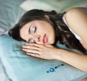 6 λόγοι για να κοιμάστε στην αριστερή πλευρά - Ποια είναι τα οφέλη που έχει στην υγεία;  - Κυρίως Φωτογραφία - Gallery - Video