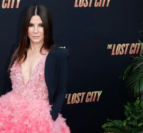 Sandra Bullock: Δύο λαμπερές εμφανίσεις σε μια νύχτα - ομπρέ ροζ τουαλέτα & βελούδινο μάξι φόρεμα (φωτό - βίντεο)