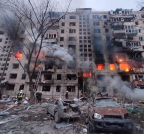 Πόλεμος στην Ουκρανία: Τουλάχιστον 1 νεκρός και 12 τραυματίες από τον βομβαρδισμό κτιρίου κατοικιών στο Κίεβο (φωτό - βίντεο) - Κυρίως Φωτογραφία - Gallery - Video