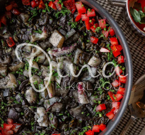 Ντίνα Νικολάου: Μας φτιάχνει ένα εξαιρετικό πιάτο για την Καθαρά Δευτέρα - Κριθαρότο μαύρο με σουπιά και ντομάτα - Κυρίως Φωτογραφία - Gallery - Video