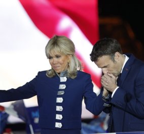 Παρασκήνια Γαλλικών εκλογών: Το μπλε chic σύνολο της Μπριζίτ - Tο χειροφίλημα του Προέδρου στην γυναίκα του & τη σοπράνο - Κυρίως Φωτογραφία - Gallery - Video