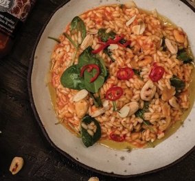 Ντίνα Νικολάου: Ριζότο κοκκινιστό με σπανάκι και καβουρδισμένα αμύγδαλα - γευστικό & θρεπτικό πιάτο - Κυρίως Φωτογραφία - Gallery - Video