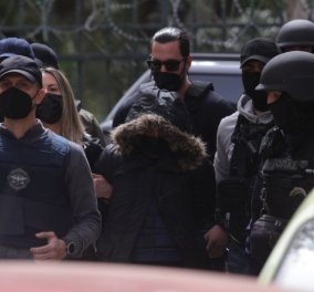 Έφτασε στα δικαστήρια η Ρούλα Πισπιρίγκου υπό δρακόντεια μέτρα ασφαλείας - Την αποδοκίμασε το πλήθος (φωτό - βίντεο)  - Κυρίως Φωτογραφία - Gallery - Video