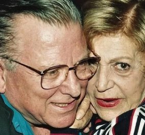 Vintage φωτό: Η Ρένα Βλαχοπούλου αγκαλιά με τον Κώστα Βουτσά στην πρεμιέρα της παράστασης «Θεοδώρα» - Κυρίως Φωτογραφία - Gallery - Video