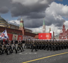 Όλες οι φωτό & τα βίντεο από την παρέλαση στην Κόκκινη Πλατεία της Μόσχας - επίδειξη δύναμης την ημέρα της νίκης επί του Χίτλερ  - Κυρίως Φωτογραφία - Gallery - Video