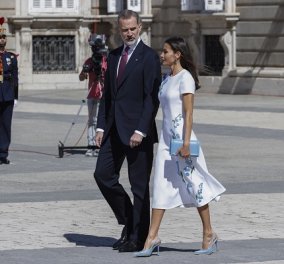 Minimal chic: Τα λευκά φορέματα της βασίλισσας Λετίσια - Όταν η Μελάνια Τραμπ είχε φορέσει παρόμοιο φουστάνι (φωτό) - Κυρίως Φωτογραφία - Gallery - Video