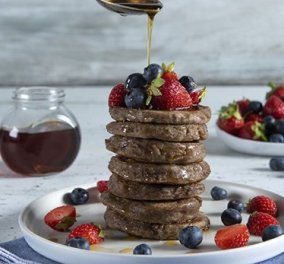 Άκης Πετρετζίκης: Pancakes με 3 υλικά - μία λαχταριστή πρόταση για πρωινό ή brunch 