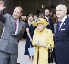 Βασίλισσα Ελισάβετ: Εμφάνιση - έκπληξη στο μετρό του Λονδίνου - Με κίτρινο σύνολο και ασορτί καπέλο (φωτό & βίντεο) - Κυρίως Φωτογραφία - Gallery - Video