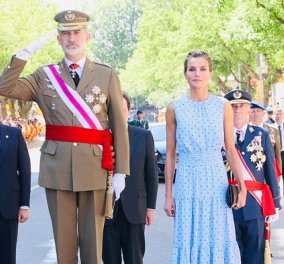 Καλοκαιρινή η βασίλισσα Λετίσια της Ισπανίας: Baby blue πουά φόρεμα ή φούξια shirt dress & εσπαντρίγιες (φωτό & βίντεο) - Κυρίως Φωτογραφία - Gallery - Video