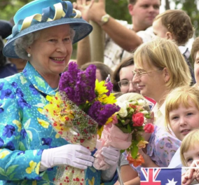 Μια ματιά στο μοναδικό στυλ της βασίλισσας Ελισάβετ - Έντονα χρώματα, ασορτί καπέλα, γάντια, ομπρέλες & ανεκτίμητης αξίας κοσμήματα - Κυρίως Φωτογραφία - Gallery - Video