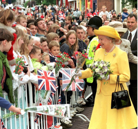 Βασίλισσα Ελισάβετ - Ετών 96 - 70 χρόνια στο θρόνο: Η Αγγλία γιορτάζει - Όλες οι προετοιμασίες για τις 4ήμερες εκδηλώσεις (βίντεο - φωτό) - Κυρίως Φωτογραφία - Gallery - Video