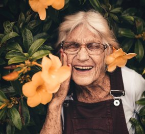 Έρευνα: Η γενναιοδωρία & η προσφορά χρημάτων ένδειξη πρώιμου Αλτσχάιμερ στους ηλικιωμένους  - Κυρίως Φωτογραφία - Gallery - Video