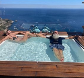 Sharon Stone: Ποιος είναι ο άντρας που της πιάνει απαλά την γάμπα; Χαλαρώνουν ξαπλωμένοι στην πισίνα (φωτό)