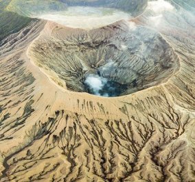 Πόσο μακριά θα φτάνατε για μια selfie; Τουρίστας έπεσε μέσα στον κρατήρα του Βεζούβιου - τώρα έχει μπλεξίματα… - Κυρίως Φωτογραφία - Gallery - Video