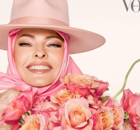H μεγάλη επιστροφή: Η Linda Evangelista εξώφυλλο στην βρετανική Vogue - Με λάστιχα και ταινίες στο πρόσωπο (φωτό) - Κυρίως Φωτογραφία - Gallery - Video