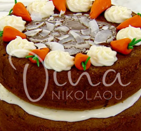Ντίνα Νικολάου: Yπέροχη τούρτα carrot cake με κρέμα και σάλτσα καραμέλας - Κυρίως Φωτογραφία - Gallery - Video