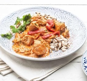 Αργυρώ Μπαρμπαρίγου: Κοτόπουλο με πιπεριές και γιαούρτι - σερβίρουμε το νόστιμο πιάτο με καστανό ρύζι - Κυρίως Φωτογραφία - Gallery - Video