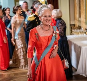 Παρά το πένθος μια άλλη βασίλισσα, η Μαργαρίτα της Δανίας, γιόρτασε με κατακόκκινη τουαλέτα τα 50 της χρόνια στον θρόνο (φωτό & βίντεο)