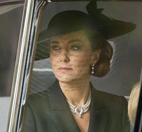 Κηδεία βασίλισσας Ελισάβετ - dress code: Το άψογο στυλ της πριγκίπισσας Κέιτ - ασορτί παλτό με την κόρη της πριγκίπισσα Σάρλοτ (φωτό & βίντεο)
