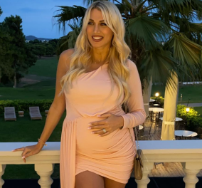 Sexy mama! Η Κωνσταντίνα Σπυροπούλου με σούπερ μίνι, baby pink φόρεμα στα γενέθλιά της - Πως το συνδύασε (φωτό)  