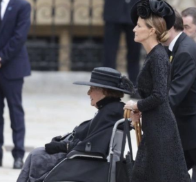 Κηδεία Βασίλισσας Ελισάβετ: Η βαφτιστήρα του βασιλιά Καρόλου, με κλάματα στα μάτια - Έσπρωχνε το καρότσι της ανάπηρης μητέρας της (φωτό) - Κυρίως Φωτογραφία - Gallery - Video