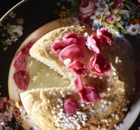 Στέλιος Παρλιάρος: Κέικ με ροδόνερο - μια απλή συνταγή με πεντανόστιμο αποτέλεσμα - Κυρίως Φωτογραφία - Gallery - Video
