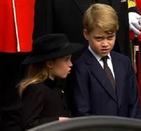 Η στιγμή που η 7χρονη Σάρλοτ δίνει οδηγίες στον 9χρονο αδελφό της πρίγκιπα Τζορτζ: «Πρέπει να υποκλιθείς» - Την υπάκουσε ο διάδοχος (βίντεο)