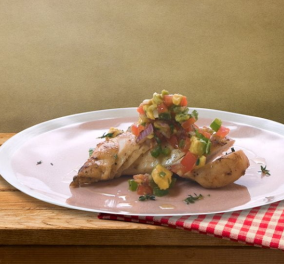 Ο Δημήτρης Σκαρμούτσος προτείνει ένα απίθανο πιάτο – Στήθος κοτόπουλο με σάλτσα αβοκάντο  - Κυρίως Φωτογραφία - Gallery - Video