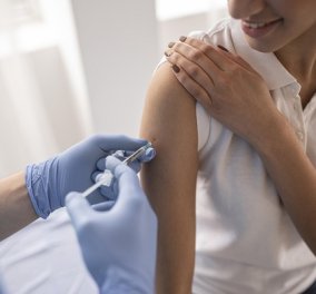 Οδηγίες για το αντιγριπικό εμβόλιο: Ποιοι πρέπει να το κάνουν - μπορεί να γίνει μαζί με αυτό του κορωνοϊού;