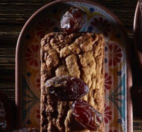 Στέλιος Παρλιάρος: Κέικ με χουρμάδες χωρίς ζάχαρη - Απολαύστε το ελεύθερα!  - Κυρίως Φωτογραφία - Gallery - Video